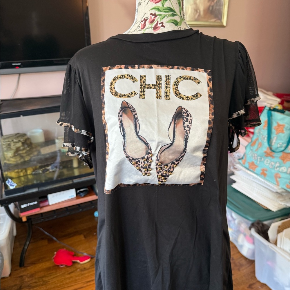 Black Chic Graphic T-Shirt with Leopard Print